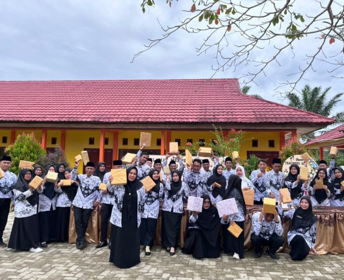 SMK N 1 Gunung Sahilan Meriahkan HUT PGRI ke-80 dan HGN 2025 dengan Semangat Kebersamaan Guru