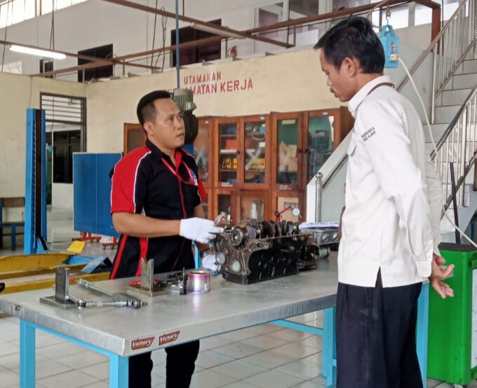 Up Sklilling dan Resskiling Jurusan TKR