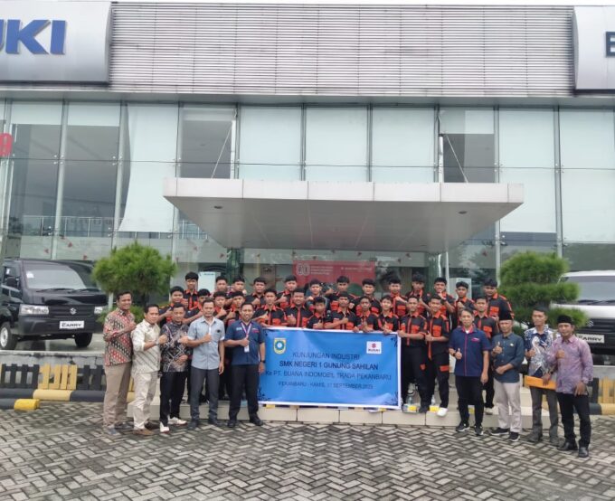 KUNJUNGAN INDUSTRI JURUSAN TKR KE PT SUZUKI BUANA TRADA