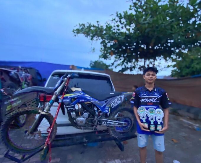 Andika Okta, Harumkan Nama Sekolah