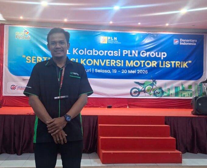 Bapak Taufiq Yudhi Permadi Wakili SMKN 1 Gunung Sahilan pada Sertifikasi Motor Listrik di Duri